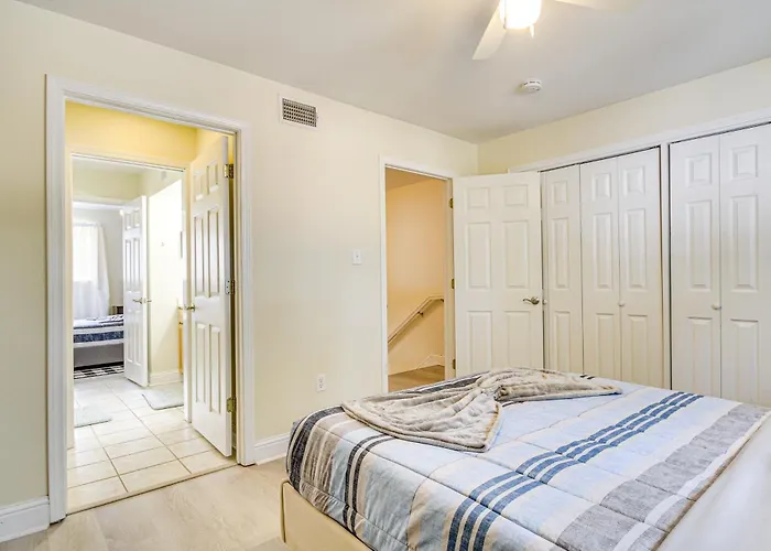 Airy Biloxi Condo With Patio Walk To Beach!