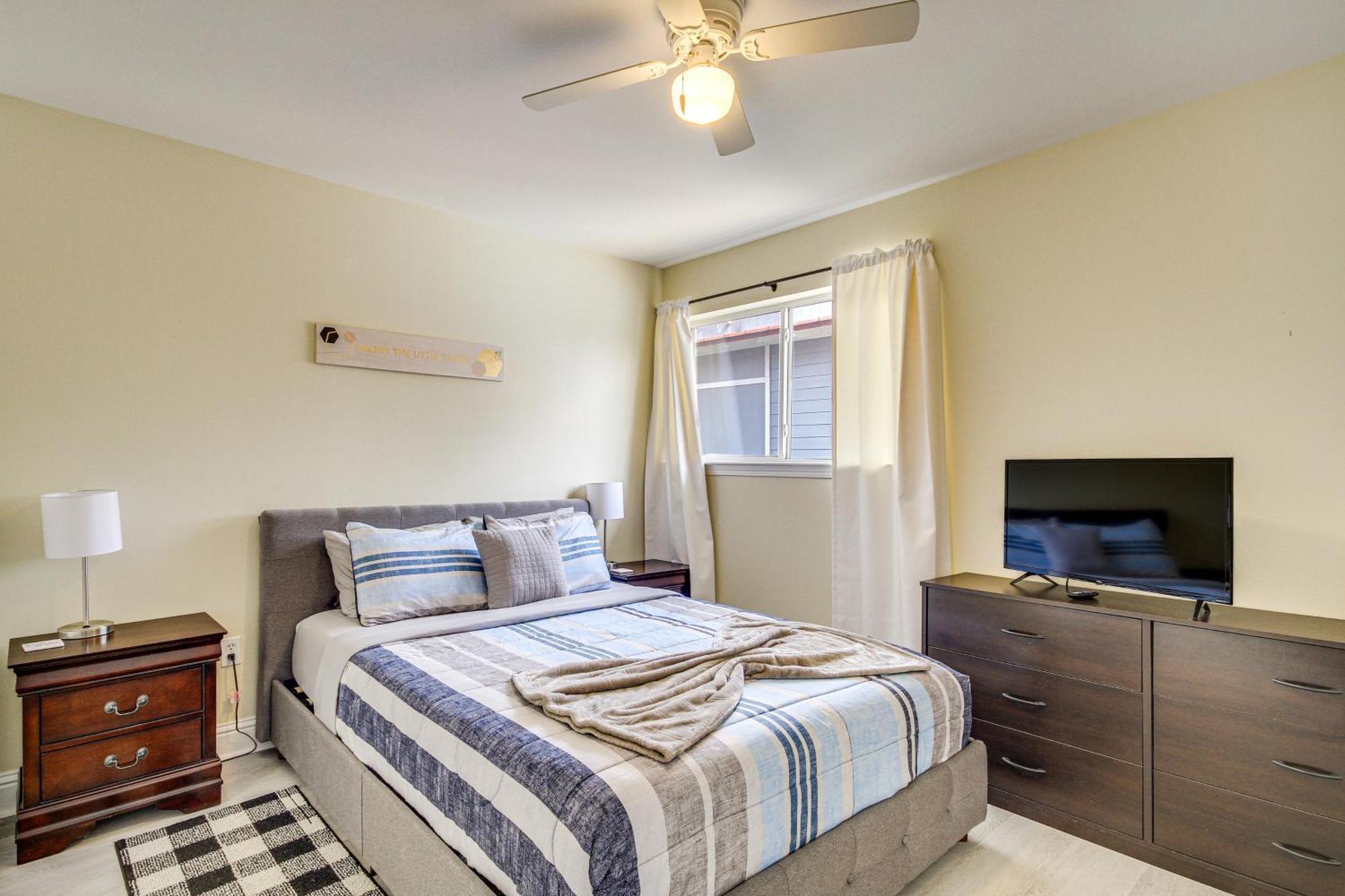 Airy With Patio Walk To Beach! Apartment *