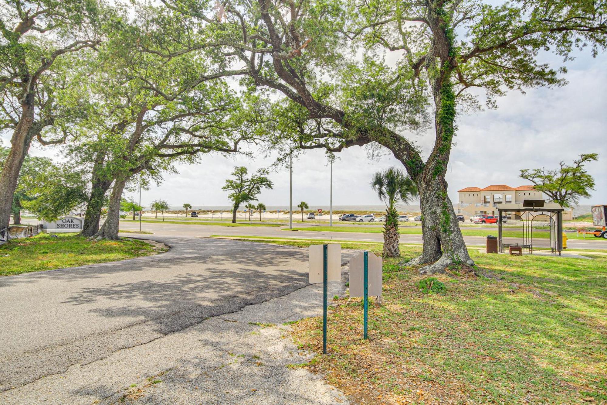Airy With Patio Walk To Beach! * Biloxi